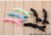 Load image into Gallery viewer, Alligator Clothes Clip
